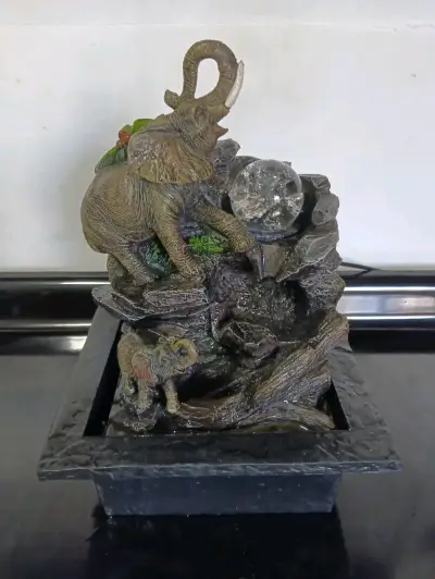 Fuente decorativa con elefante y luz LED - miniatura 3