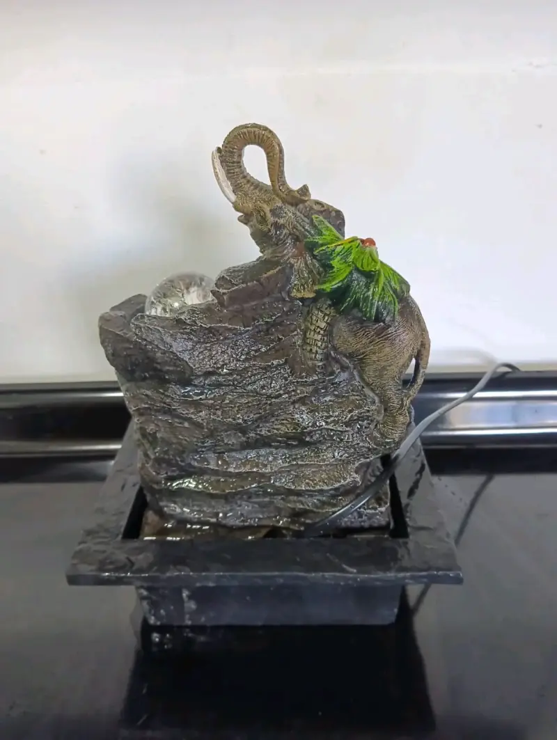 Fuente decorativa con elefante y luz LED - 4