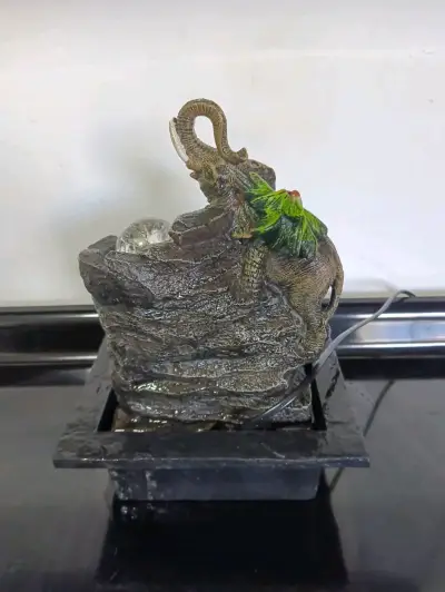 Fuente decorativa con elefante y luz LED - miniatura 4