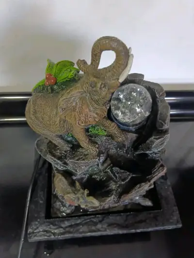 Fuente decorativa con elefante y luz LED - miniatura 5