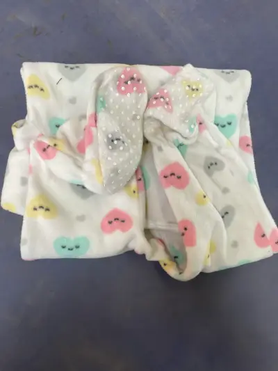 Pijama de polar para bebé 36M con estampado de corazones - miniatura 2