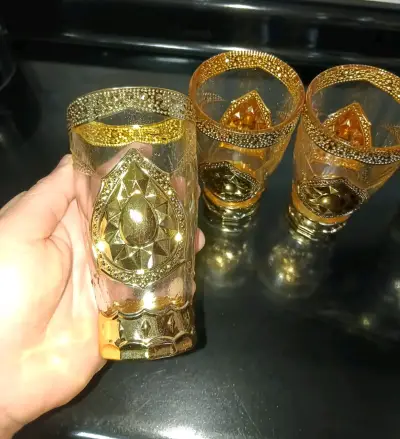 Set de vasos decorativos dorados - miniatura 1