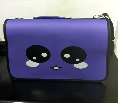Maletín morado con diseño kawaii - miniatura 1