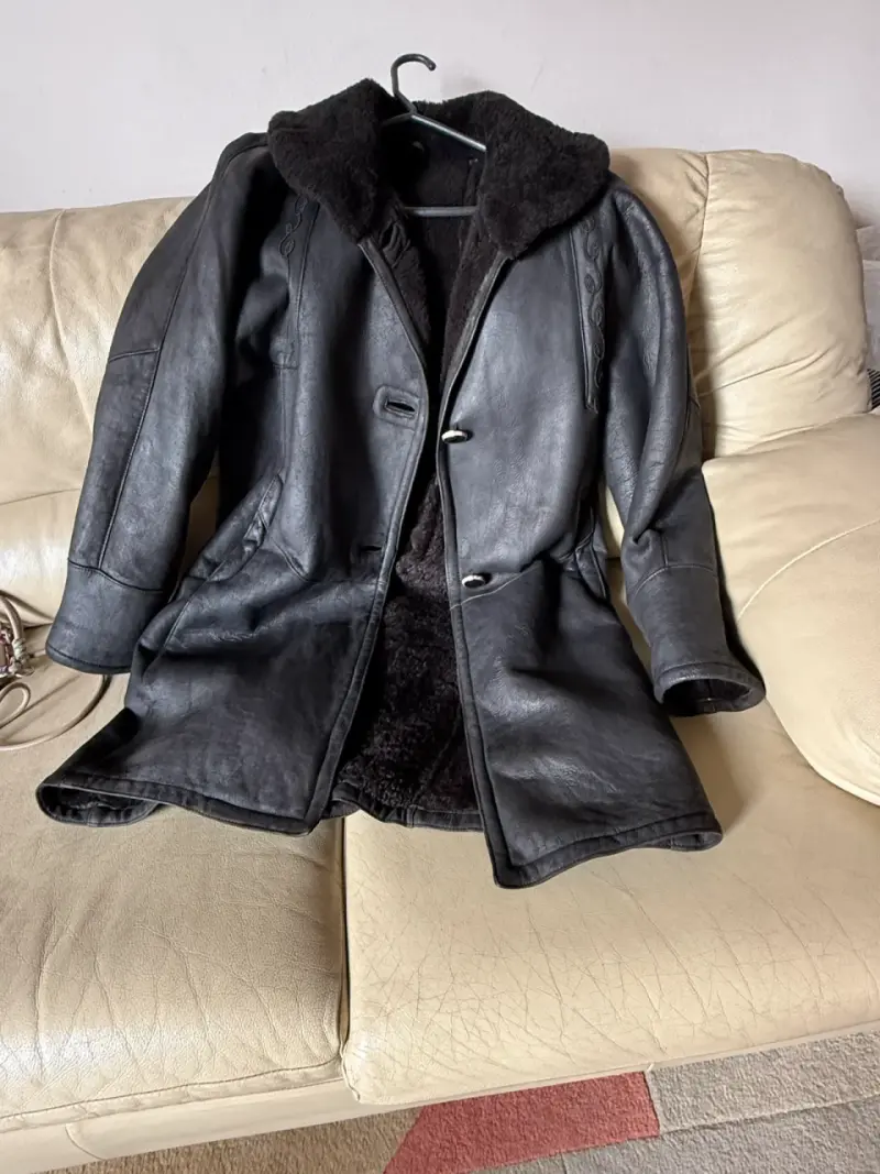 Abrigo de cuero negro con forro de lana - 3