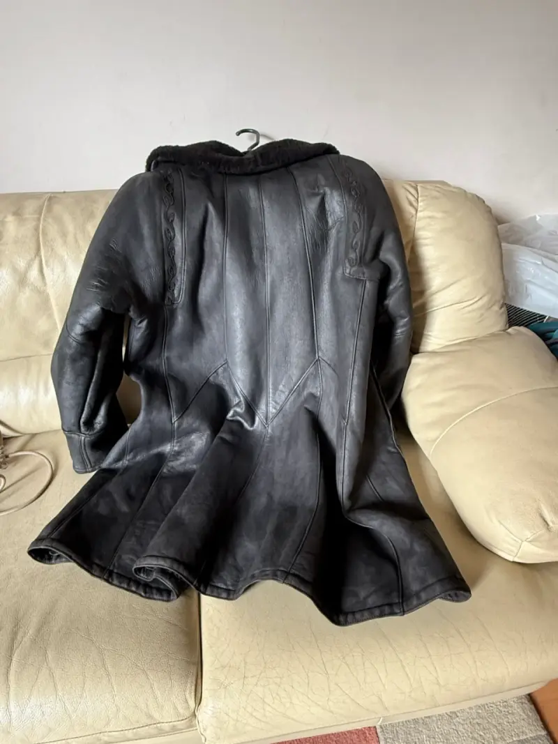 Abrigo de cuero negro con forro de lana - 4