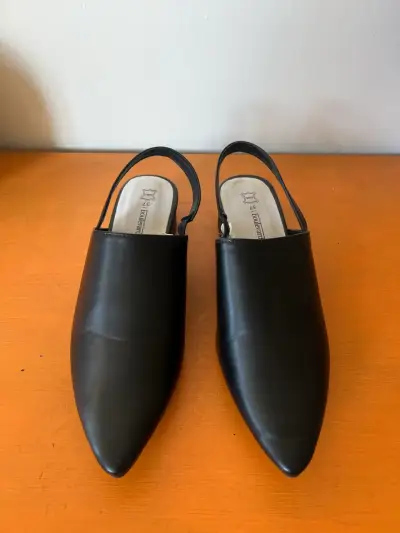 Zapatos mule negros de cuero con tacón bajo - miniatura 2