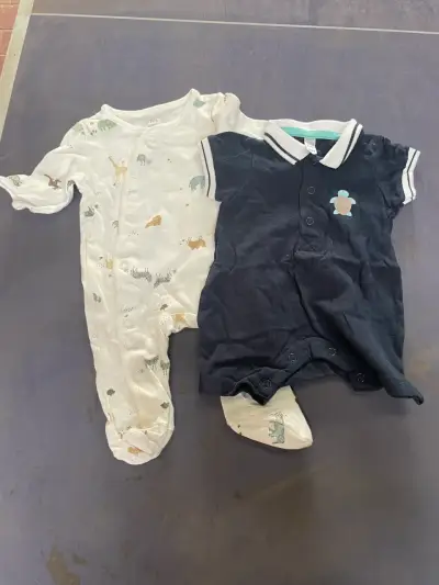 Conjunto de ropa para bebé con diseños de animales - miniatura 1