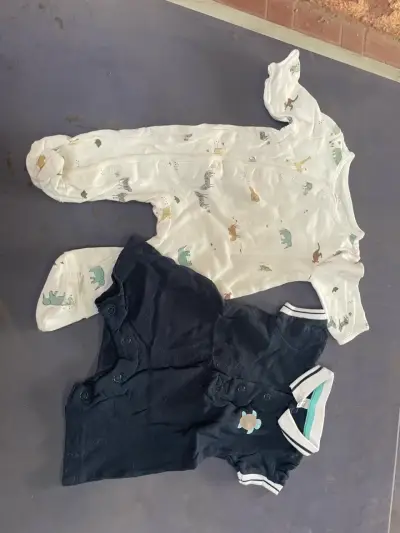 Conjunto de ropa para bebé con diseños de animales - miniatura 2