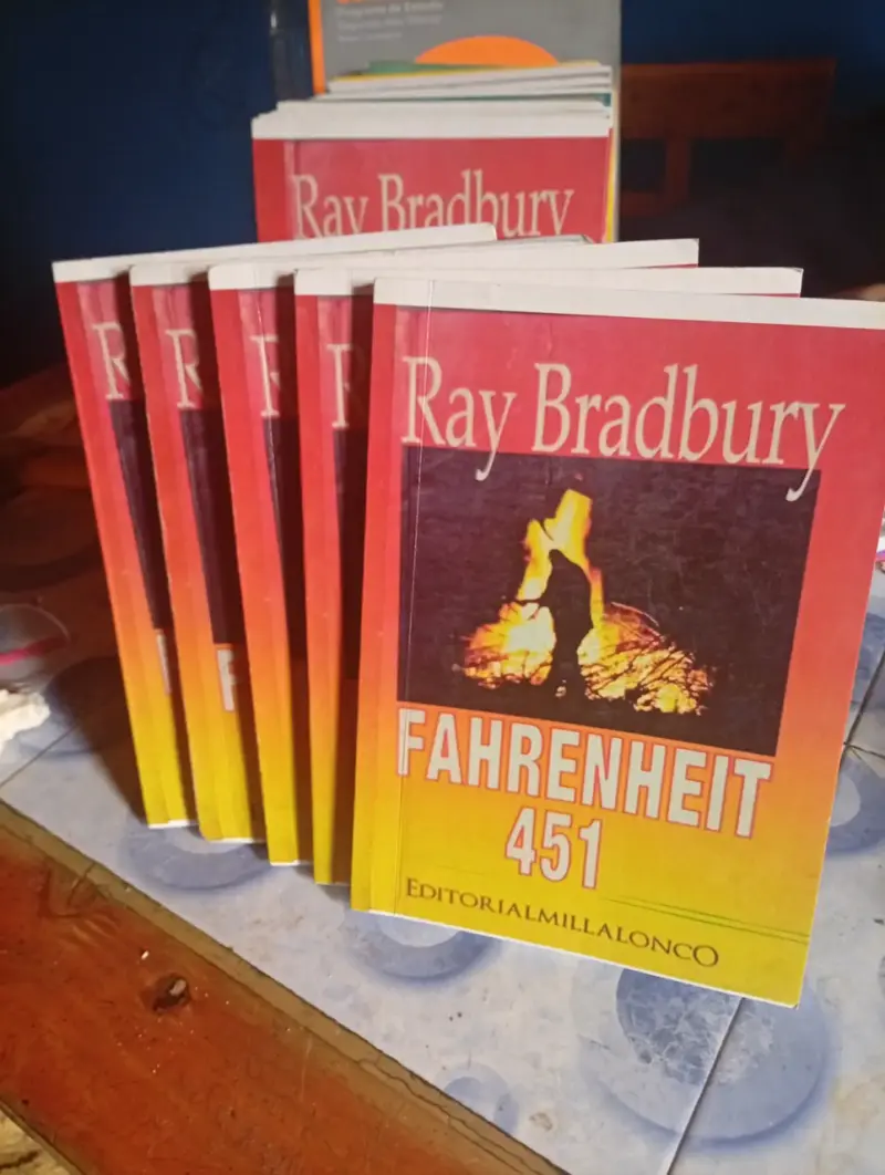 Pack de libros Fahrenheit 451 de Ray Bradbury - 1