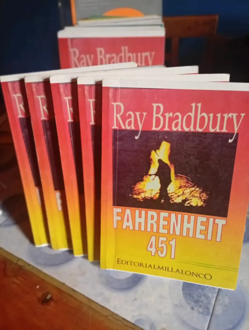 Pack de libros Fahrenheit 451 de Ray Bradbury - 3