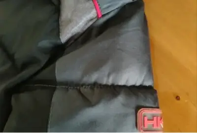 Chaqueta acolchada para niños con capucha - miniatura 3