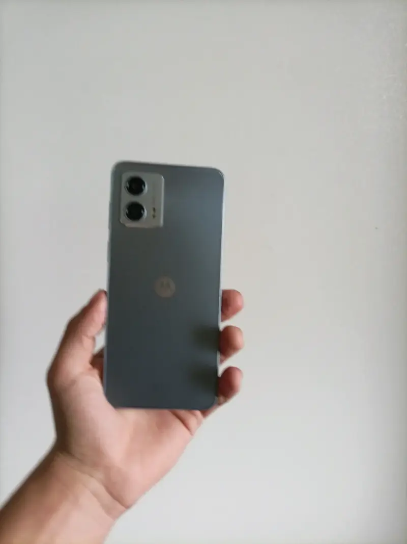 Smartphone Motorola gris con doble cámara - 2