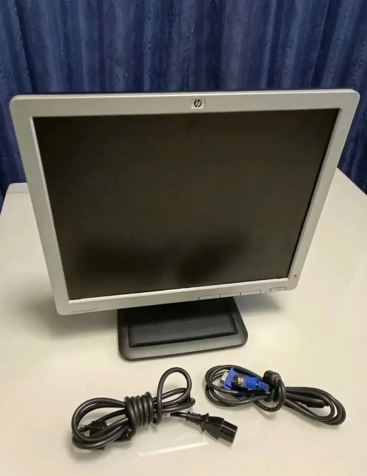 Monitor HP LCD 17 pulgadas con cables - 1