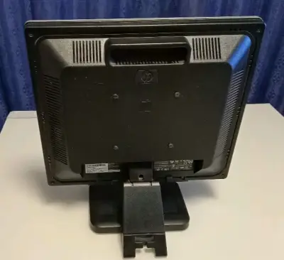 Monitor HP LCD 17 pulgadas con cables - miniatura 5