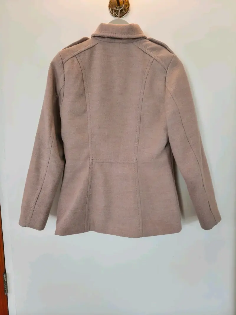 Abrigo beige de lana con doble botonadura - 3