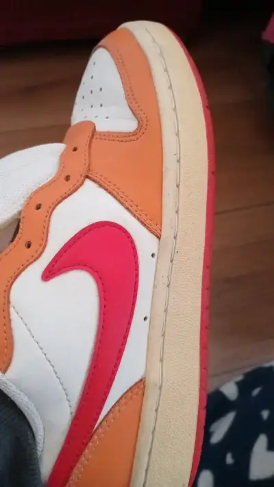 Zapatillas deportivas blancas y naranjas - miniatura 1