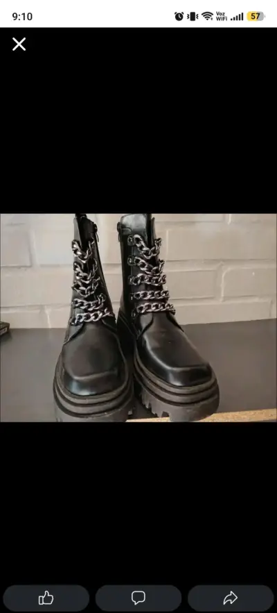 Botas negras con cadenas estilo punk - miniatura 1