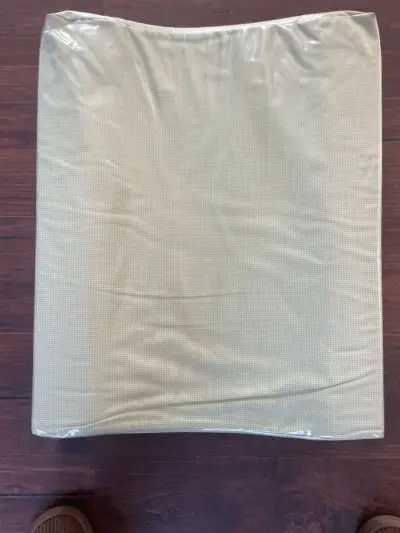 Cojín mudador anatómico impermeable - miniatura 1