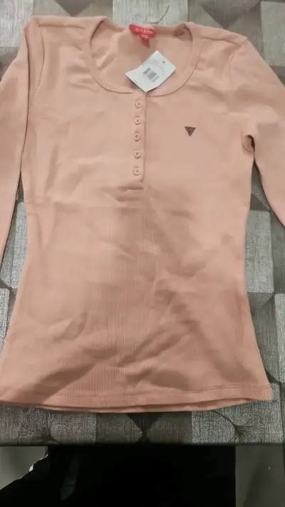 Polera Guess rosada de manga larga - miniatura 1