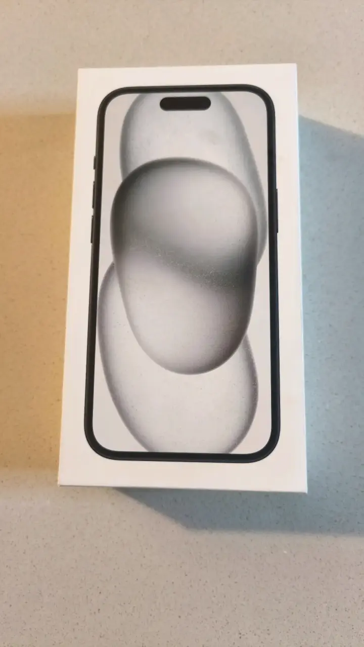 iPhone 15 128GB - 2