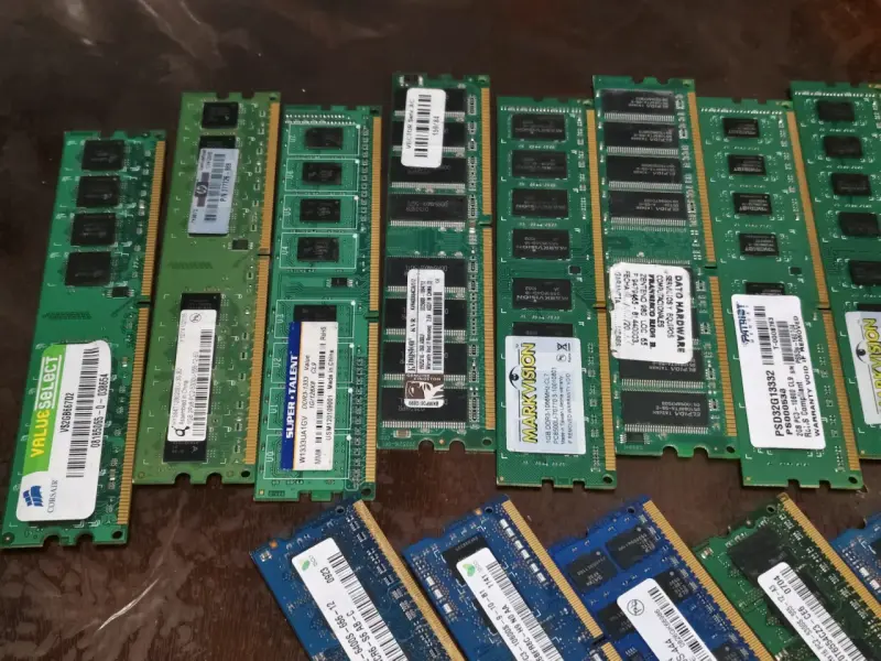 LOTE DE 15 MEMORIAS RAM DDR3 Y DDR2 - 3