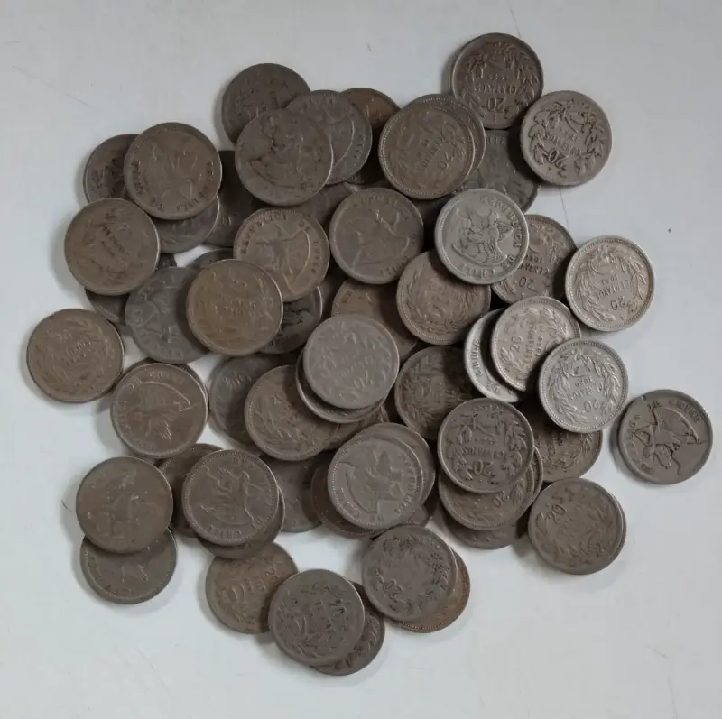 Lote de monedas antiguas chilenas de 20 centavos - 3