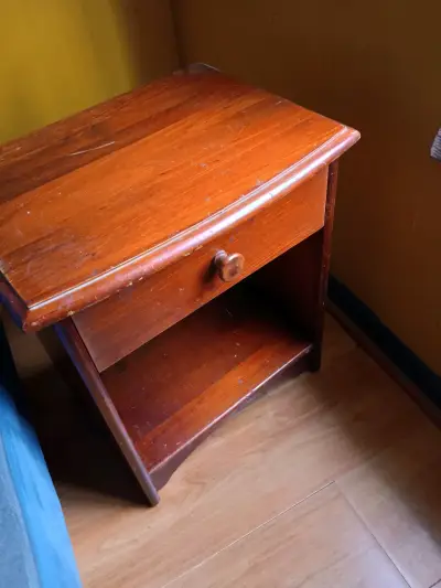 Cama matrimonial con cabecera de madera - miniatura 4