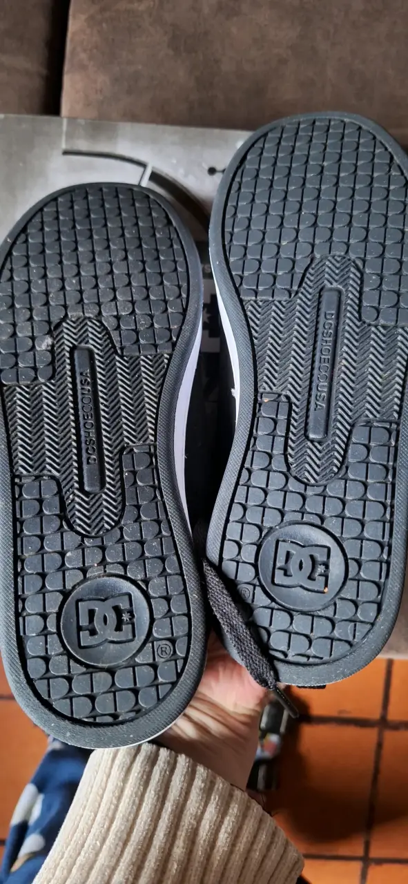 Zapatillas DC Shoes negras y blancas - 4