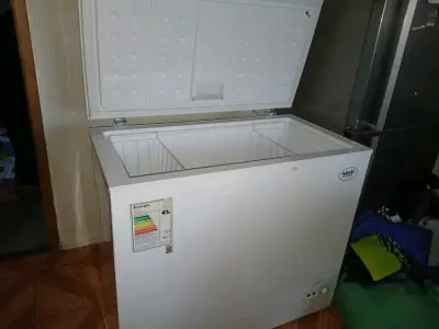 Congelador horizontal Maiggas 200L en buen estado - miniatura 1