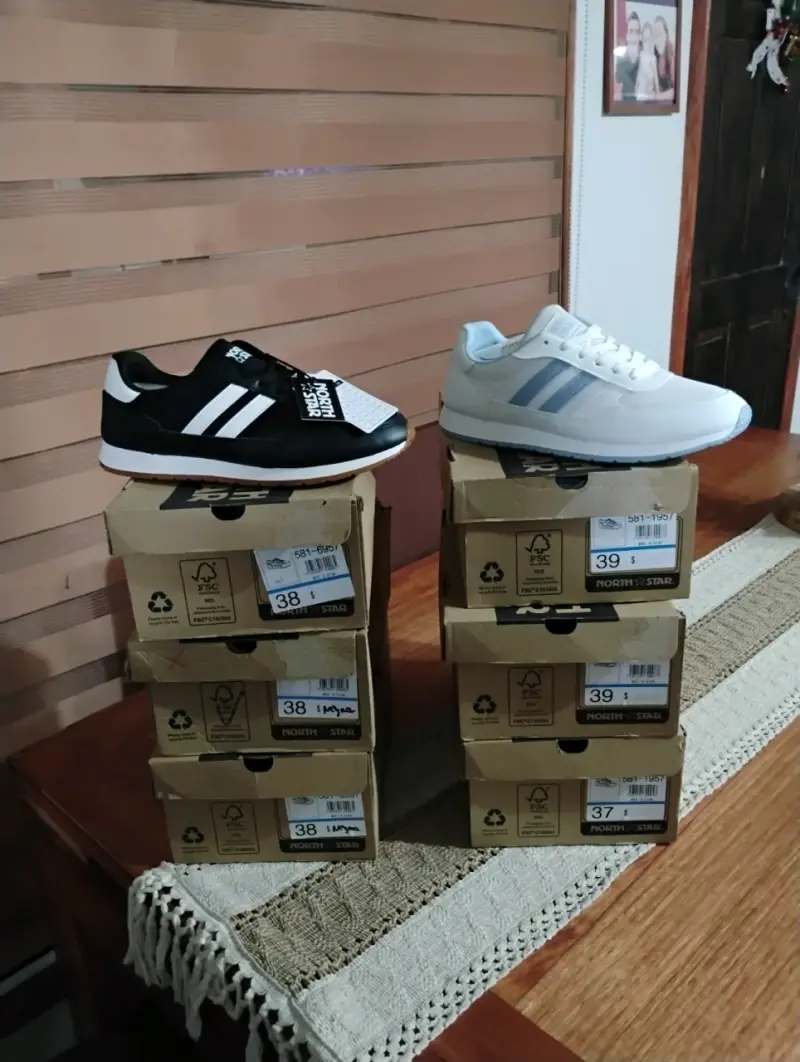 Zapatillas North Star negras y blancas