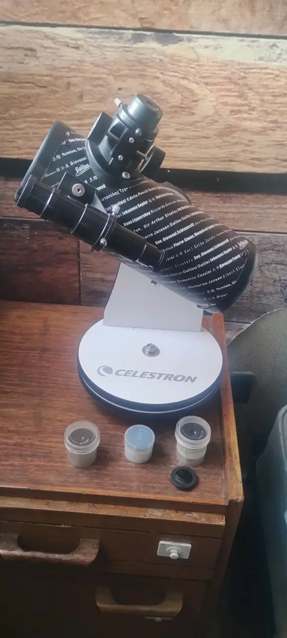Telescopio Celestron con accesorios - 1