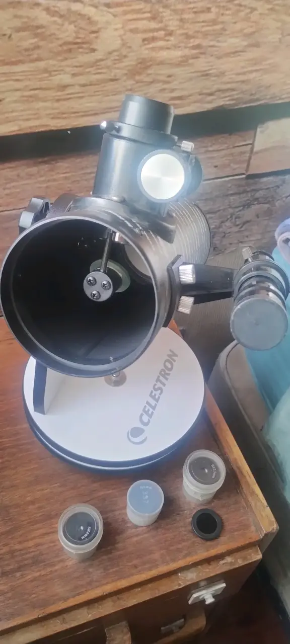 Telescopio Celestron con accesorios - 2