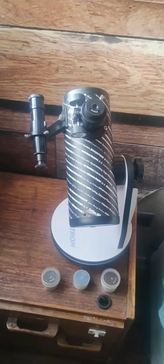 Telescopio Celestron con accesorios - 3