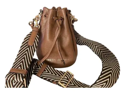 Bolso de cuero marrón con correa ajustable - miniatura 1