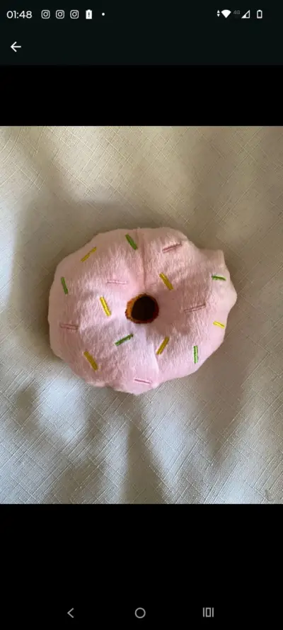 Cojín de peluche en forma de donut rosado - miniatura 1