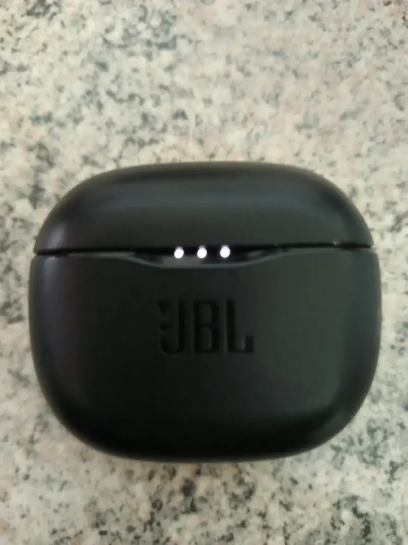 Audífonos inalámbricos JBL negros - 1