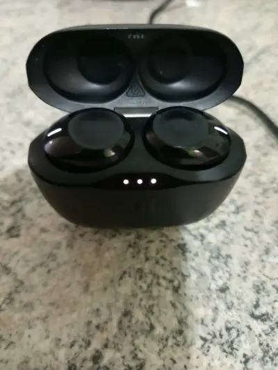 Audífonos inalámbricos JBL negros - miniatura 2