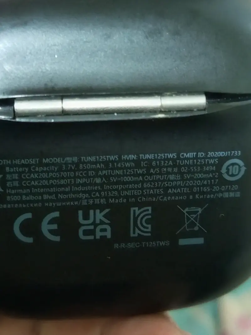 Audífonos inalámbricos JBL negros - 3