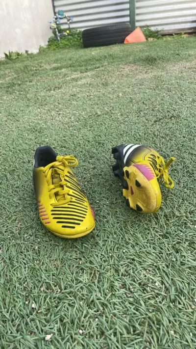 Zapatillas de fútbol Adidas Predator amarillas - miniatura 2