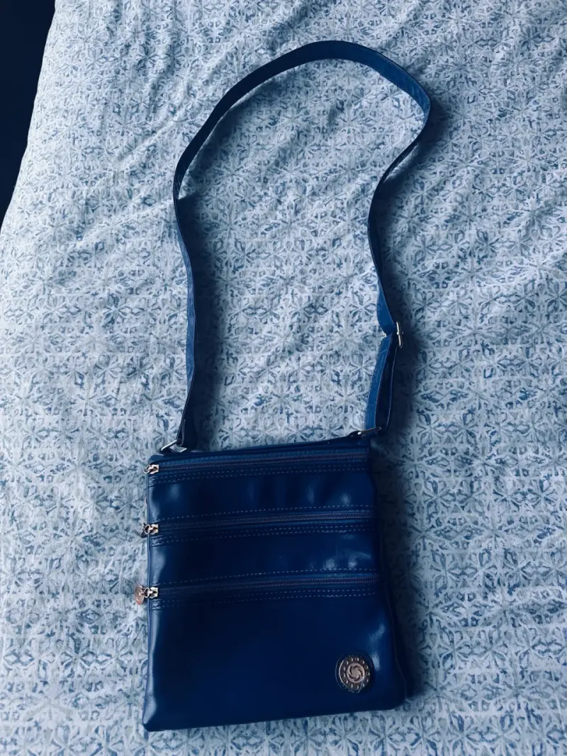 Cartera bandolera azul de cuero elegante - 2