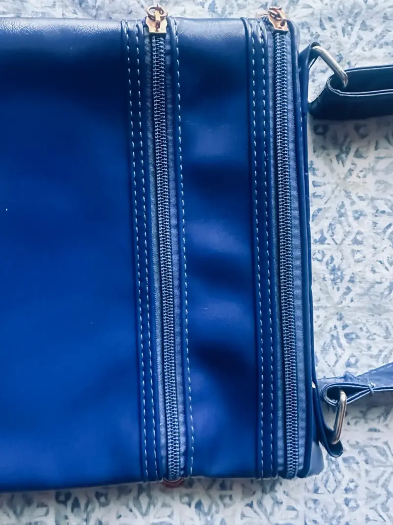 Cartera bandolera azul de cuero elegante - 3