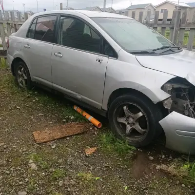 Auto Nissan Tiida 2010 - miniatura 2