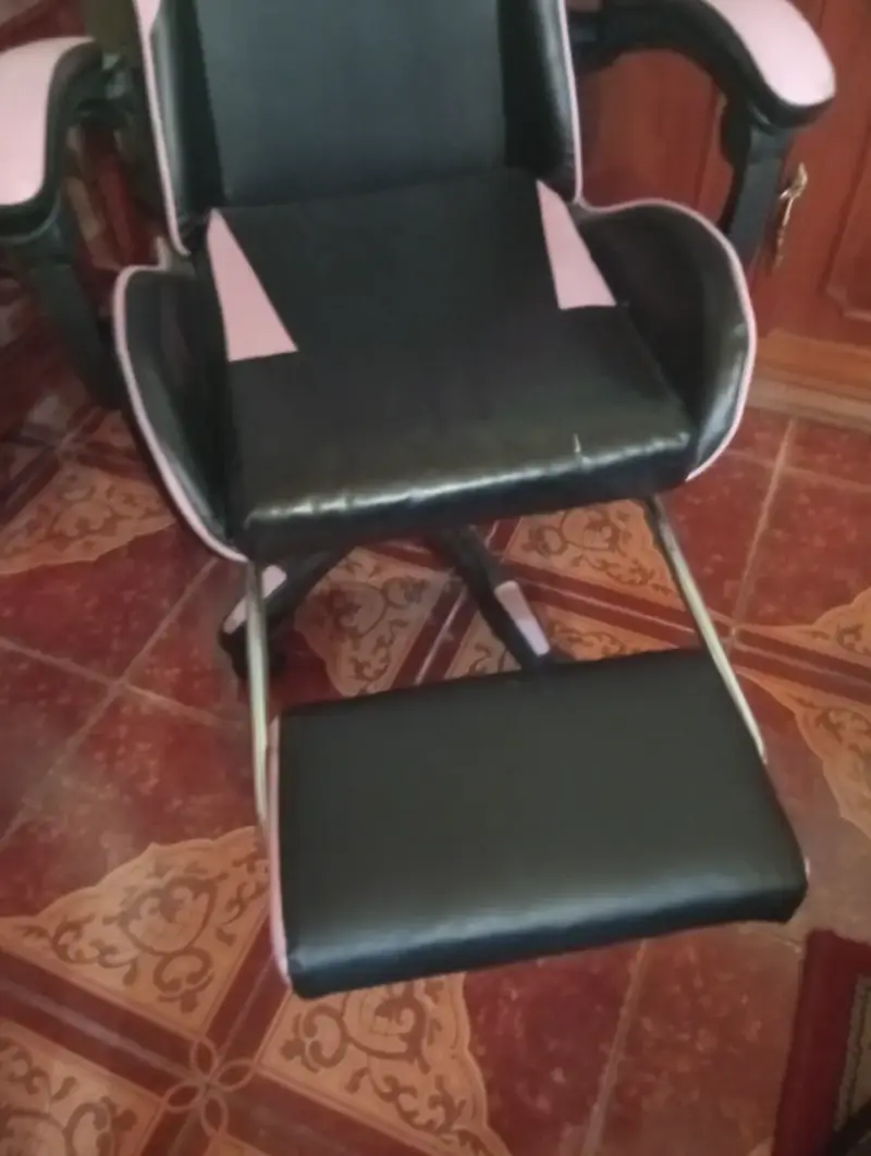 Silla gamer ergonómica negra y rosada - 2