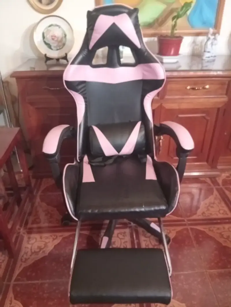 Silla gamer ergonómica negra y rosada - 3