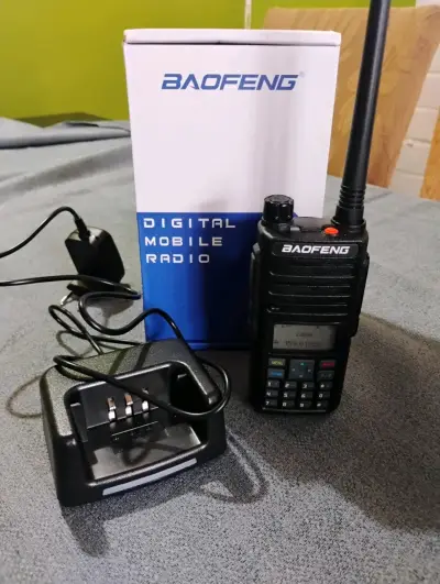 Radio digital móvil Baofeng dm 1801 con cargador - miniatura 1