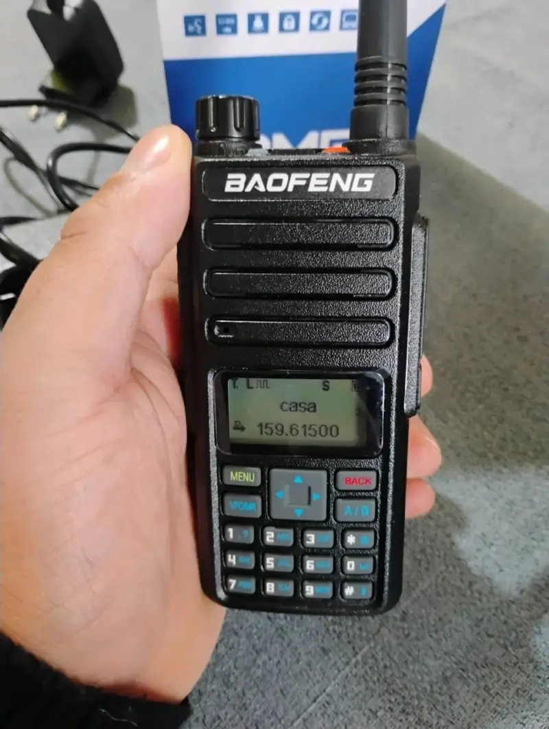 Radio digital móvil Baofeng dm 1801 con cargador - 2