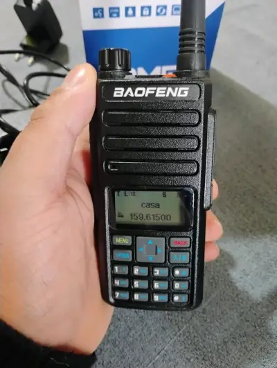 Radio digital móvil Baofeng dm 1801 con cargador - miniatura 2