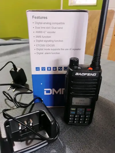Radio digital móvil Baofeng dm 1801 con cargador - miniatura 3