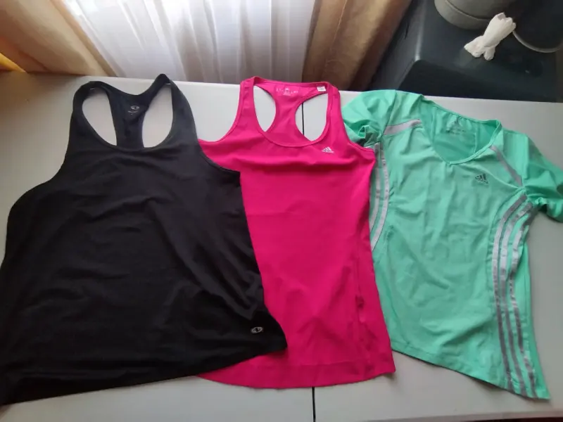 Conjunto de poleras deportivas y calzas 12 prendas - 1