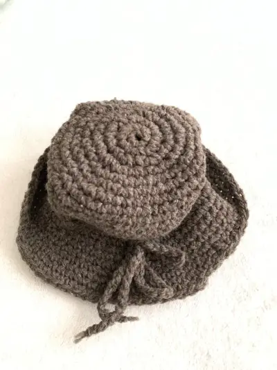 Gorro tejido a crochet lana natural color marrón - miniatura 1